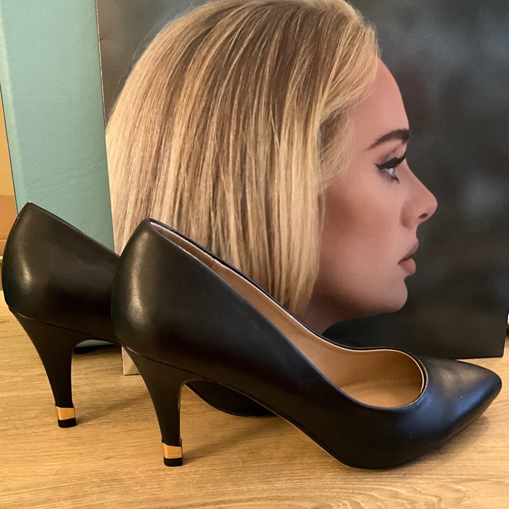 Apt 9 Black Stilettos with gold accent on heel - Size 8.5 Medium!!!